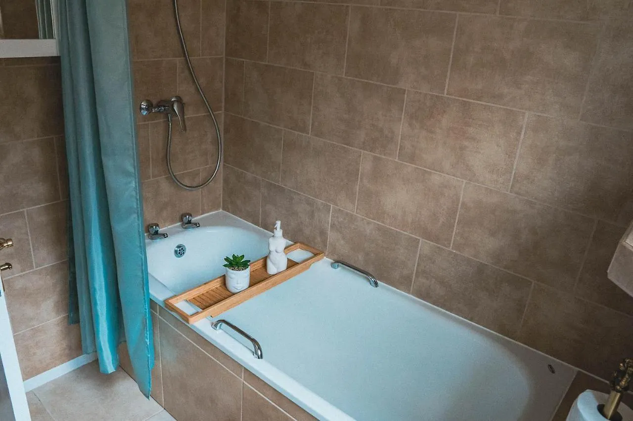 2 Bed House, Sleeps 6, Dog Friendly, Close To A14 M11, With Garden & Parking Long Stay Work Contractor Leisure, Jade Cambridge Nyaraló