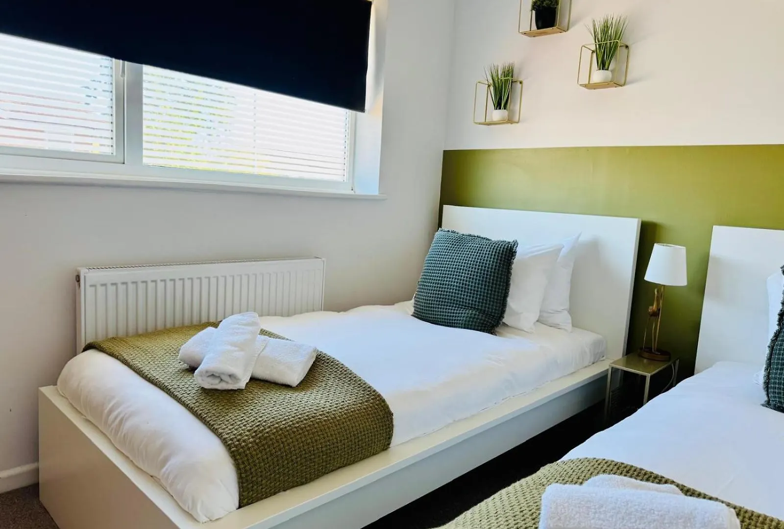 2 Bed House, Sleeps 6, Dog Friendly, Close To A14 M11, With Garden & Parking Long Stay Work Contractor Leisure, Jade Cambridge