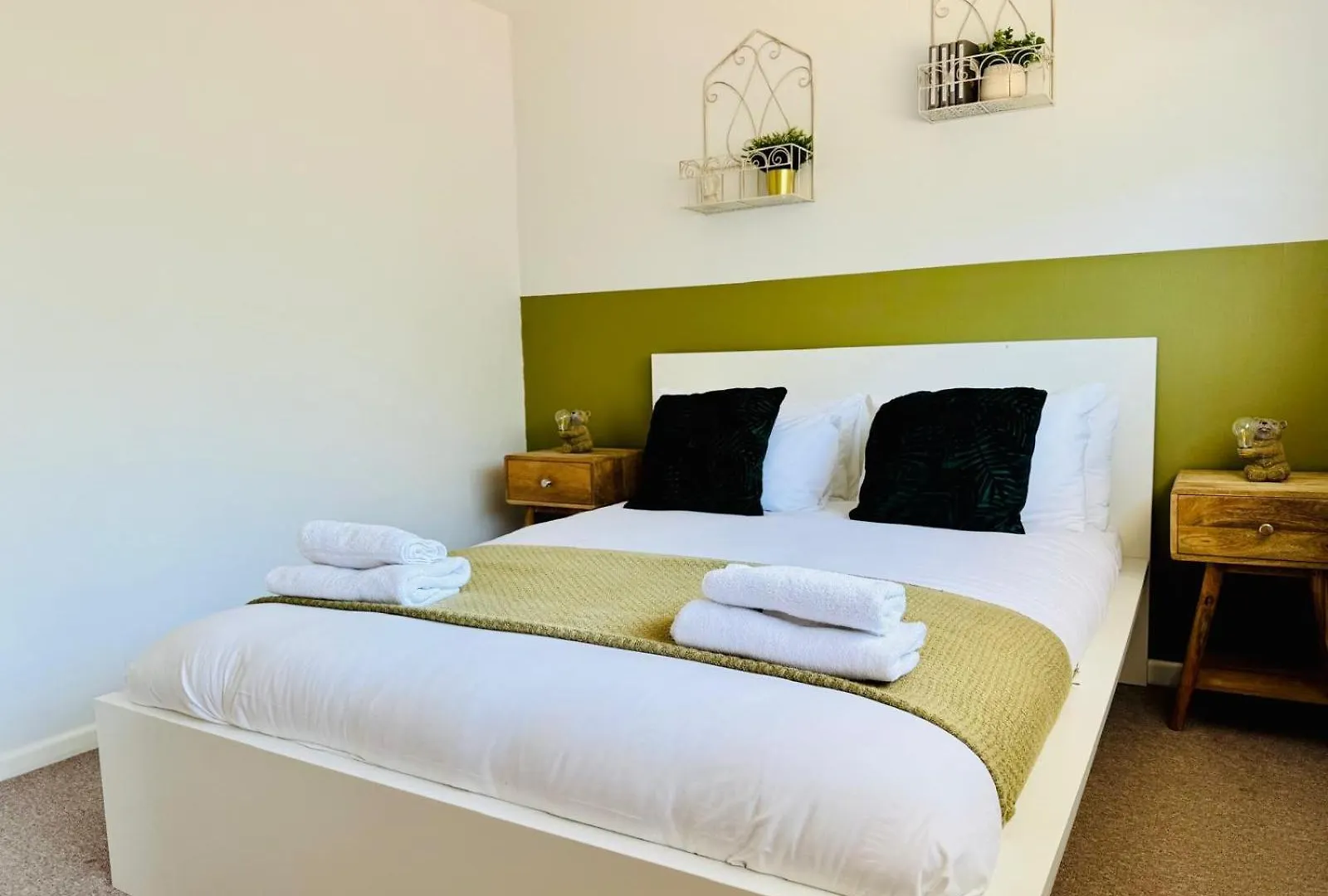 2 Bed House, Sleeps 6, Dog Friendly, Close To A14 M11, With Garden & Parking Long Stay Work Contractor Leisure, Jade Cambridge 0*,
