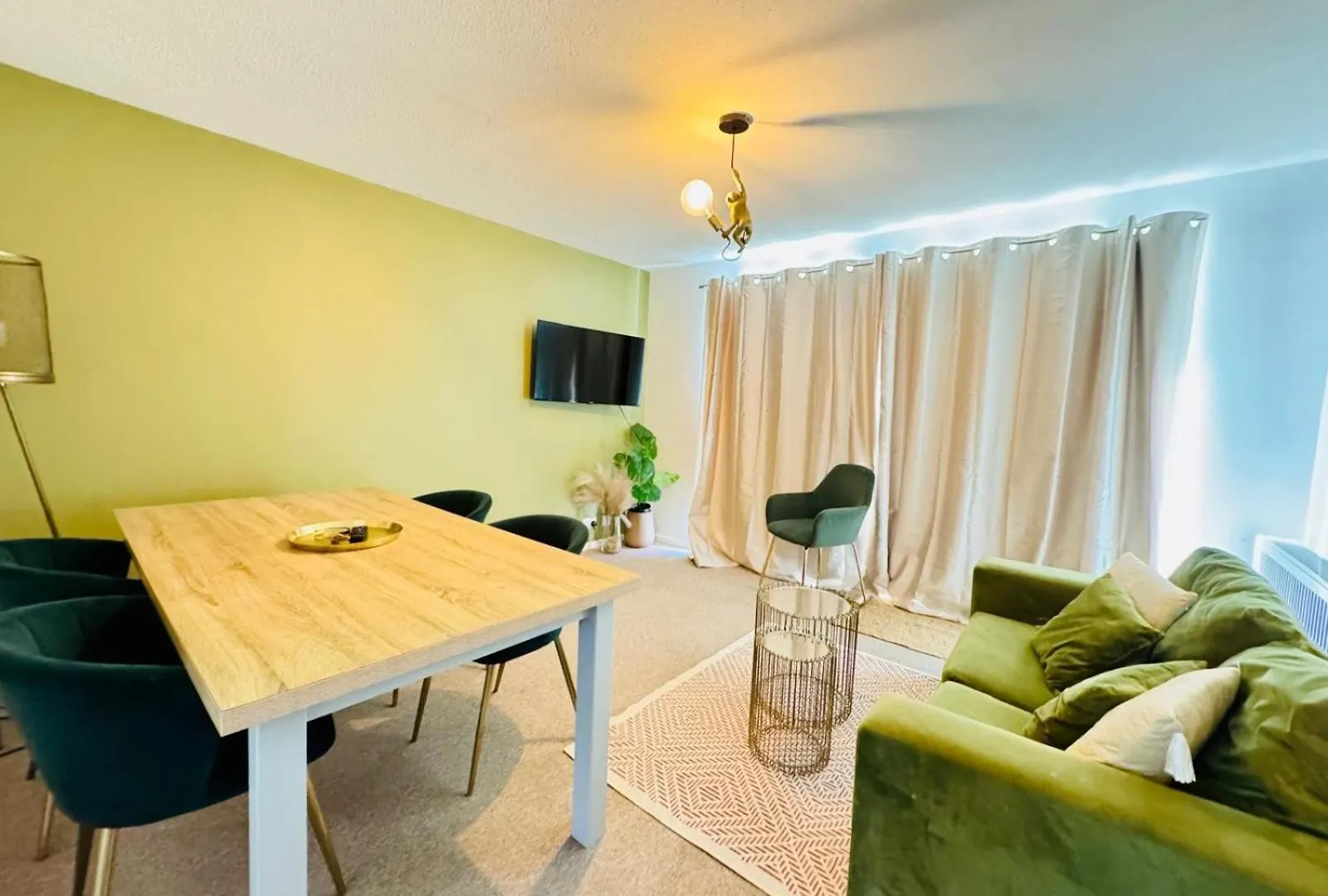 2 Bed House, Sleeps 6, Dog Friendly, Close To A14 M11, With Garden & Parking Long Stay Work Contractor Leisure, Jade Cambridge