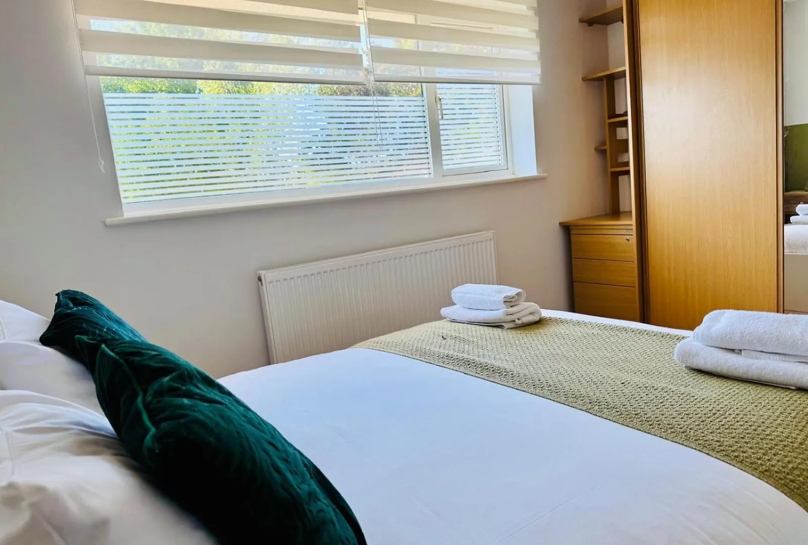 2 Bed House, Sleeps 6, Dog Friendly, Close To A14 M11, With Garden & Parking Long Stay Work Contractor Leisure, Jade Cambridge