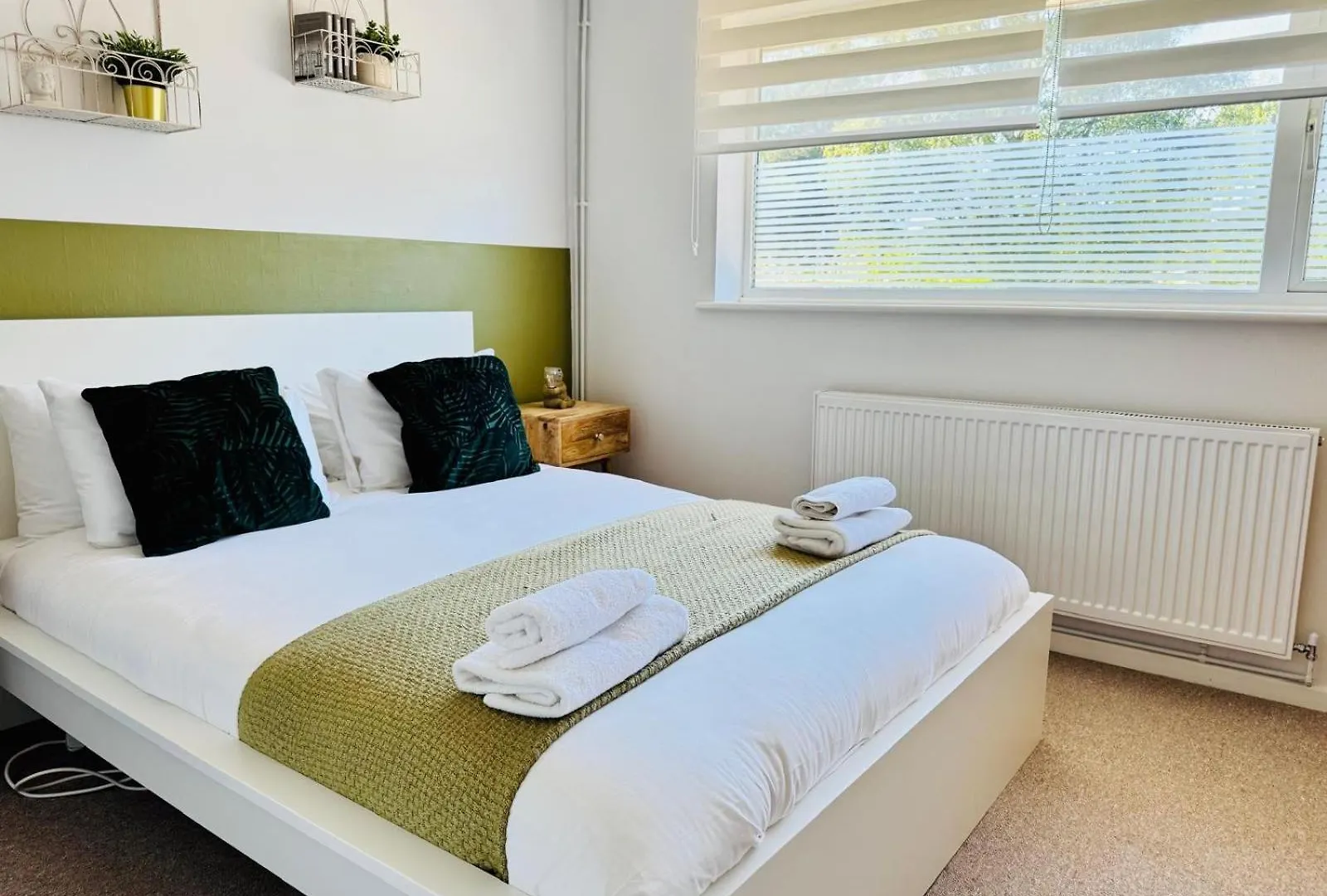 2 Bed House, Sleeps 6, Dog Friendly, Close To A14 M11, With Garden & Parking Long Stay Work Contractor Leisure, Jade Cambridge