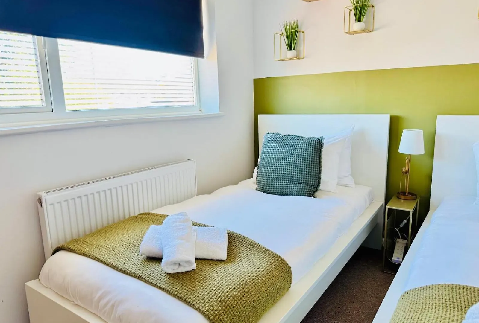 2 Bed House, Sleeps 6, Dog Friendly, Close To A14 M11, With Garden & Parking Long Stay Work Contractor Leisure, Jade Cambridge 0*,