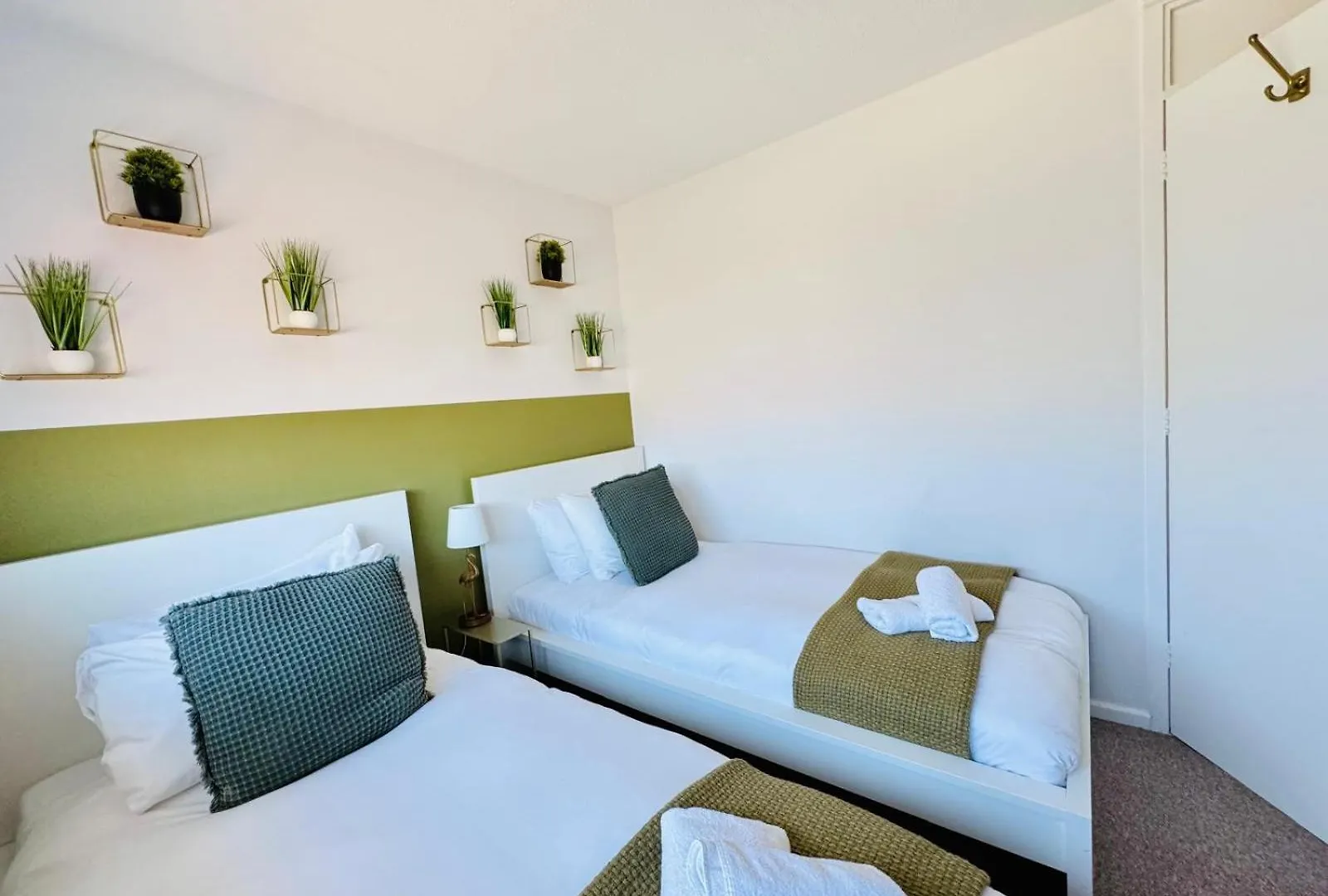Nyaraló 2 Bed House, Sleeps 6, Dog Friendly, Close To A14 M11, With Garden & Parking Long Stay Work Contractor Leisure, Jade Cambridge