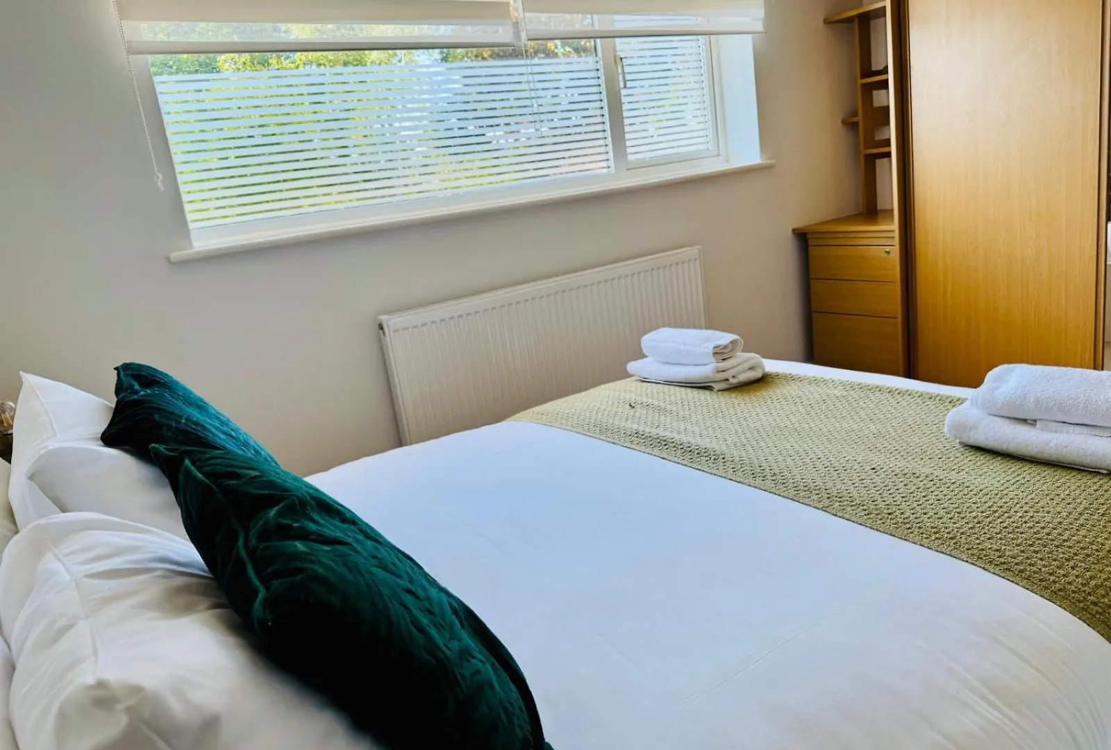 2 Bed House, Sleeps 6, Dog Friendly, Close To A14 M11, With Garden & Parking Long Stay Work Contractor Leisure, Jade Cambridge 0*,